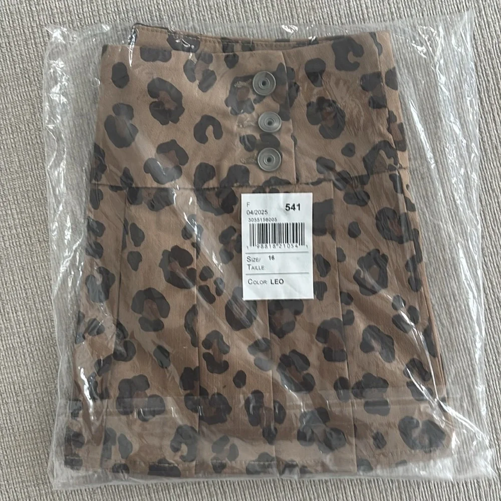 Tween girls, leopard pleated skirt